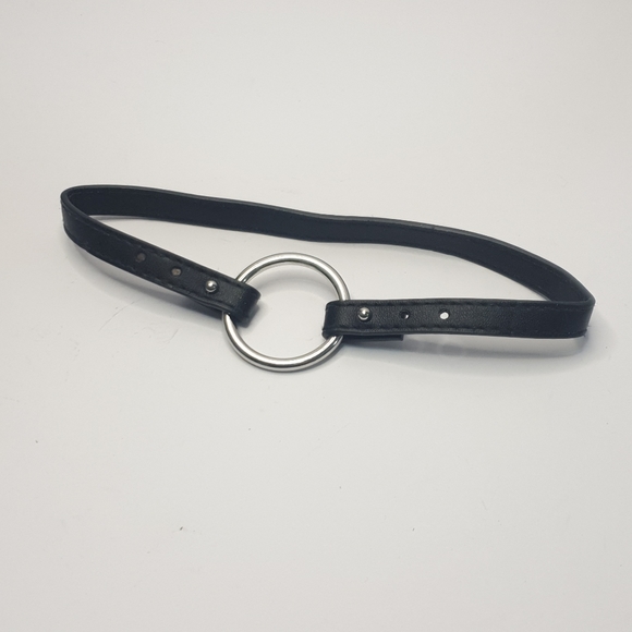 Front open Black vinyl choker with silver O ring - Picture 15 of 16
